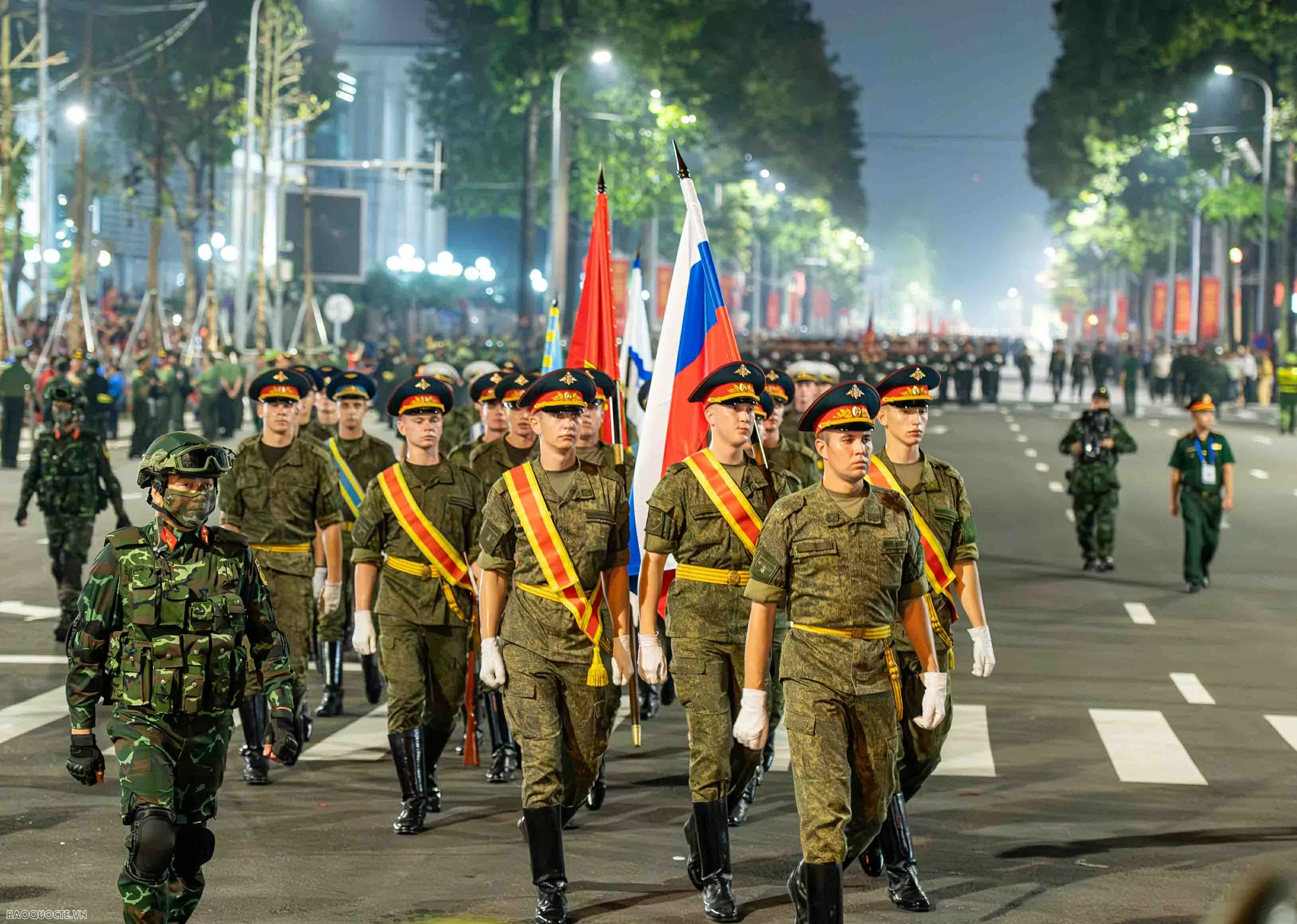 Ngắm dàn quân nhân Nga, Lào và Campuchia diễu binh tại Quốc khánh Việt Nam