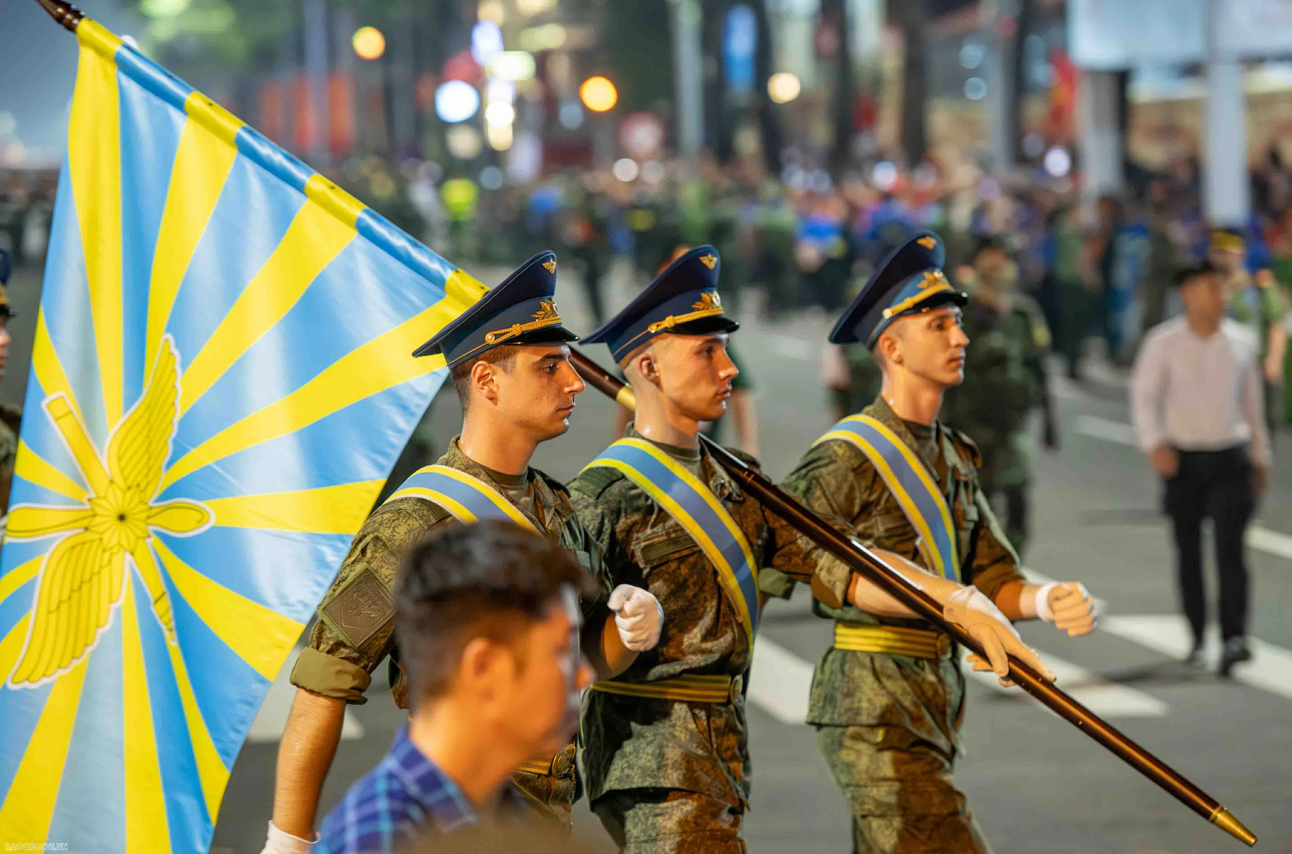 Ngắm dàn quân nhân Nga, Lào và Campuchia diễu binh tại Quốc khánh Việt Nam Ngắm dàn quân nhân Nga, Lào và Campuchia diễu binh tại Quốc khánh Việt Nam