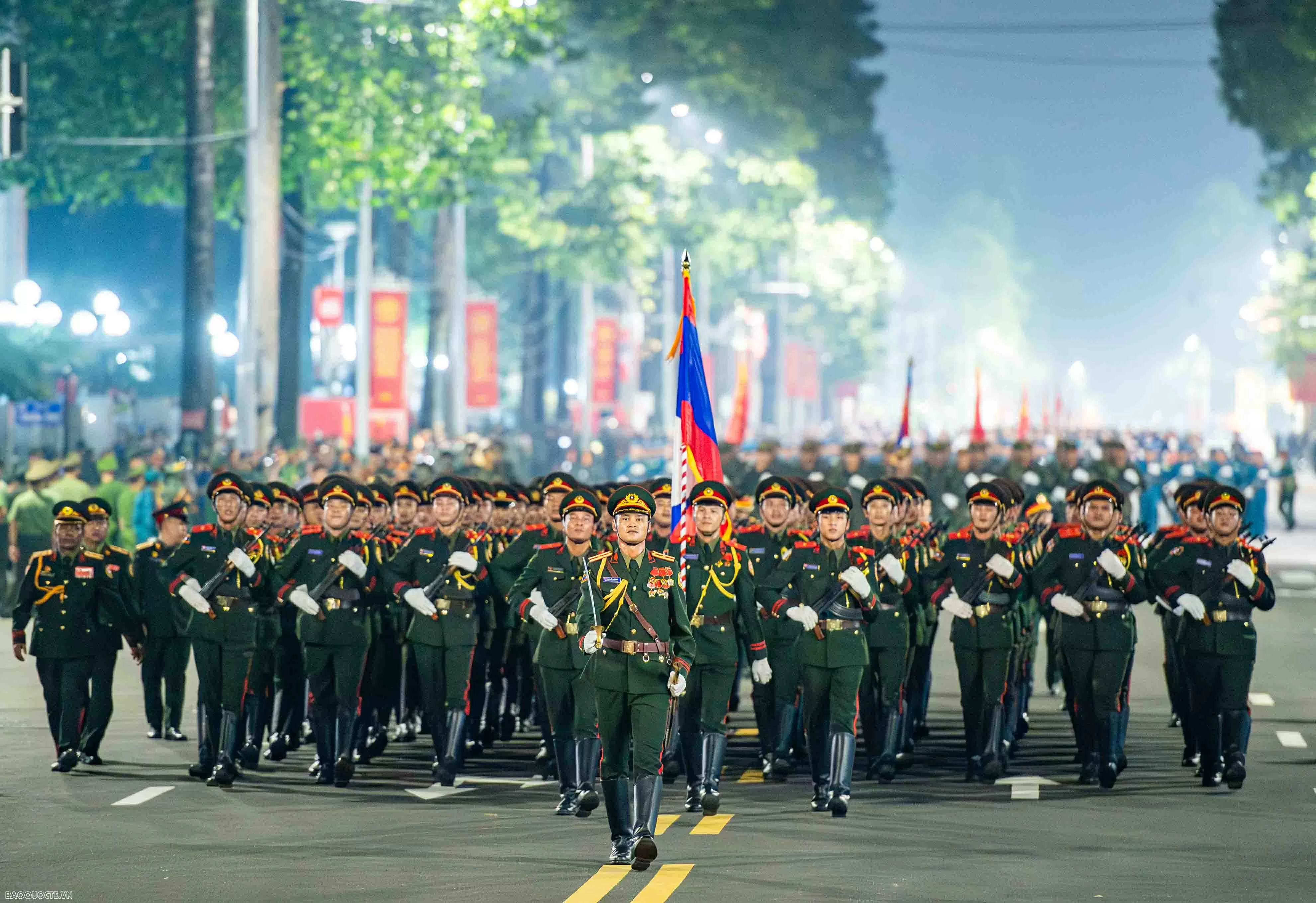 Ngắm dàn quân nhân Nga, Lào và Campuchia diễu binh tại Quốc khánh Việt Nam