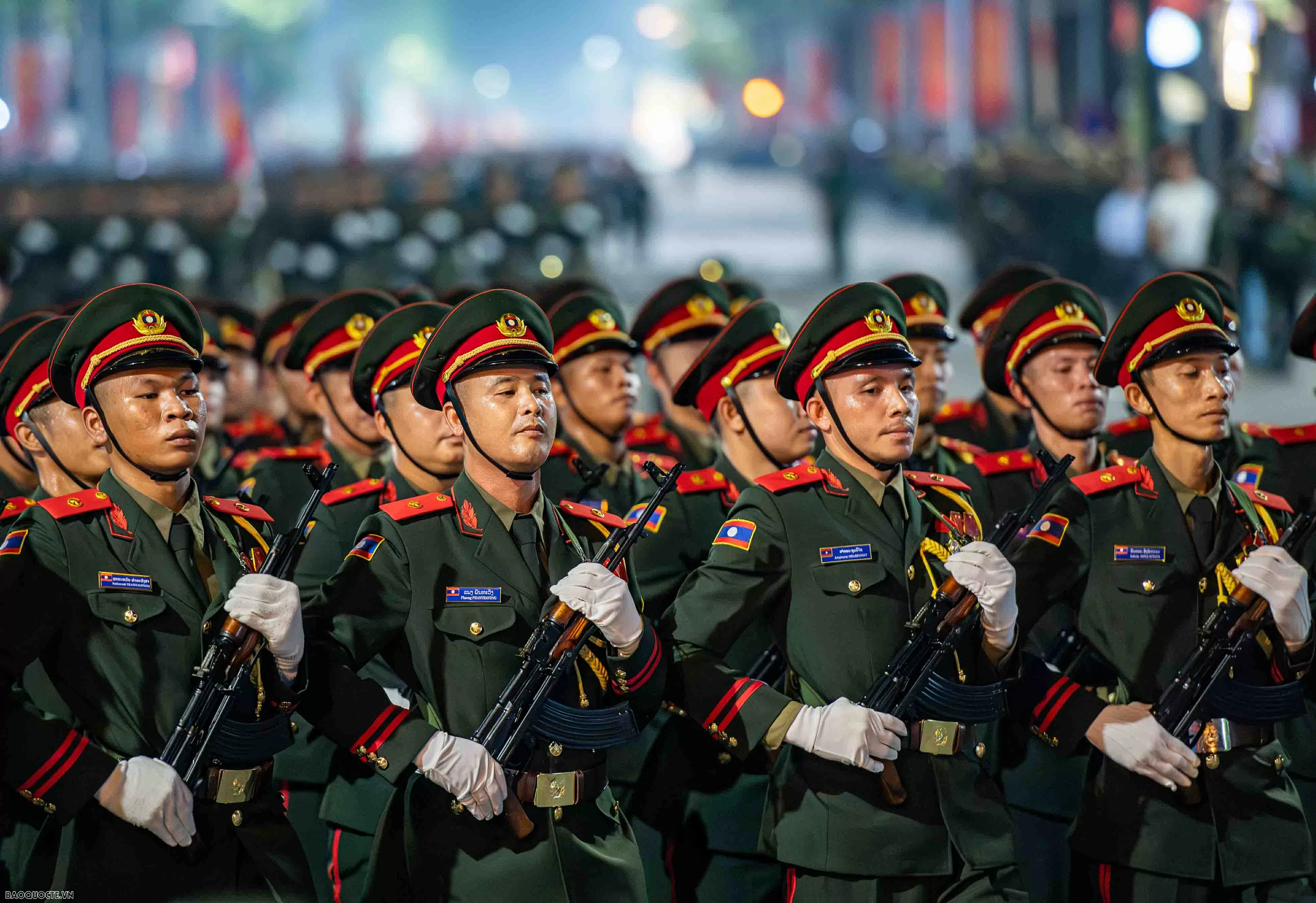 Ngắm dàn quân nhân Nga, Lào và Campuchia diễu binh tại Quốc khánh Việt Nam