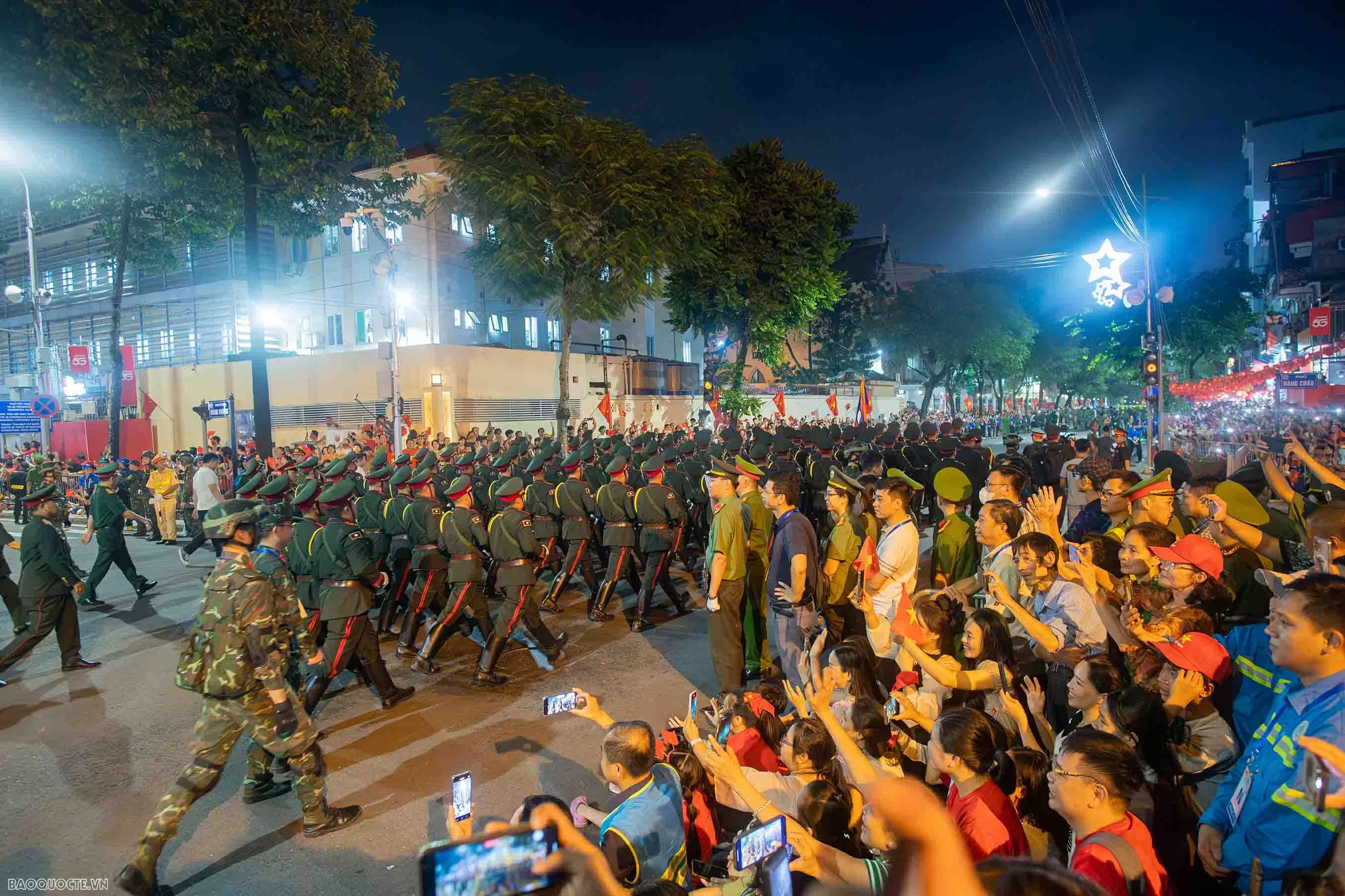 Ngắm dàn quân nhân Nga, Lào và Campuchia diễu binh tại Quốc khánh Việt Nam