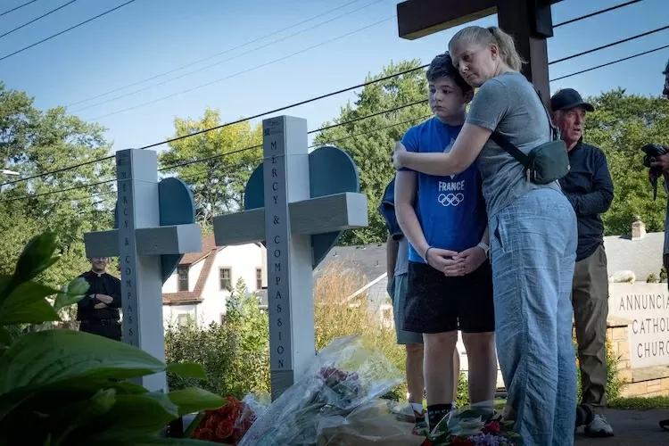 Mỹ: Thủ phạm nã hơn 100 phát súng vào nhà thờ ở Minneapolis, 20 người thương vong, FBI nói khủng bố Mỹ: Thủ phạm nã hơn 100 phát súng vào nhà thờ ở Minneapolis, 20 người thương vong, FBI nói khủng bố