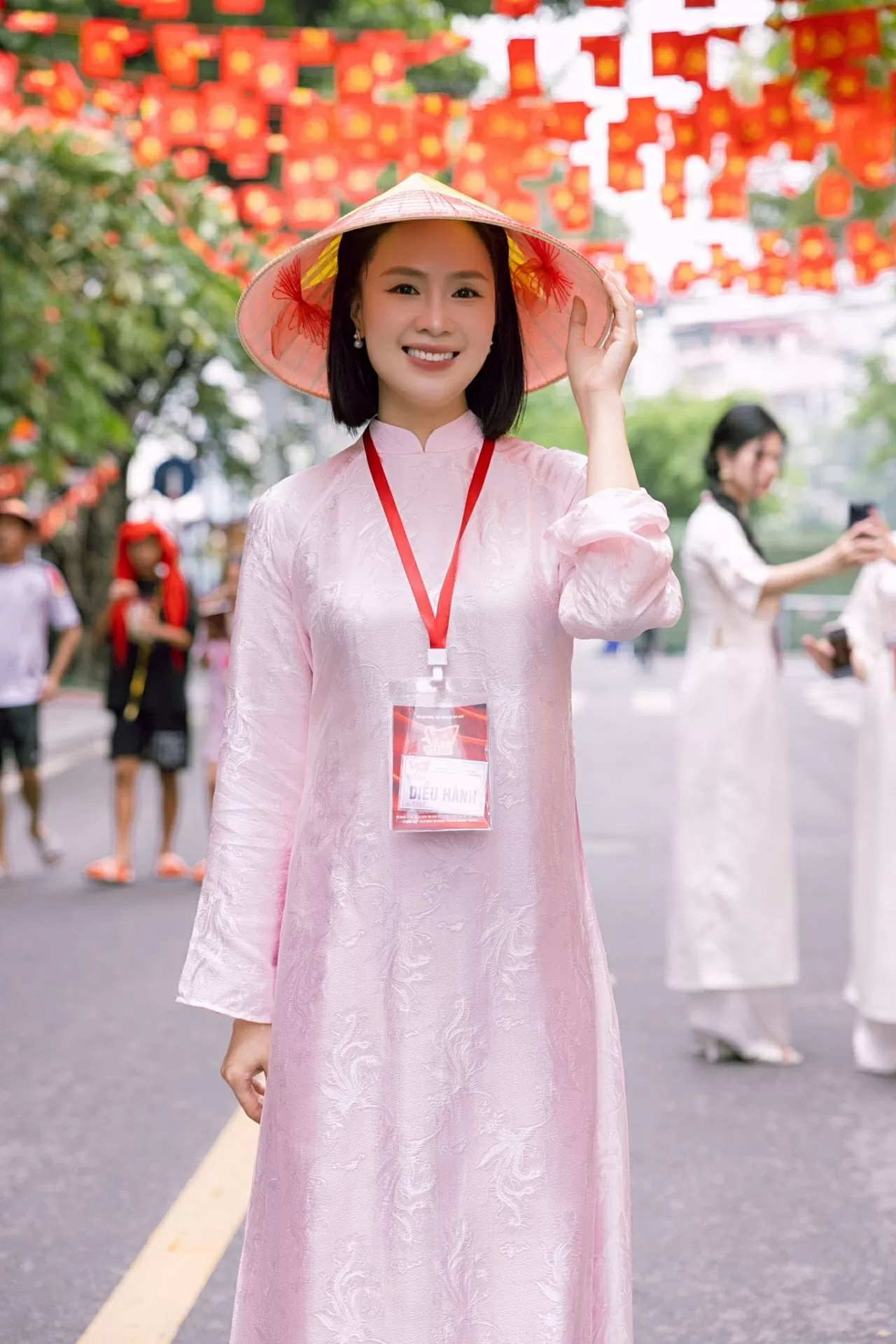 Hồng Diễm thướt tha áo hồng trước thềm 2/9 Hồng Diễm thướt tha áo hồng trước thềm 2/9