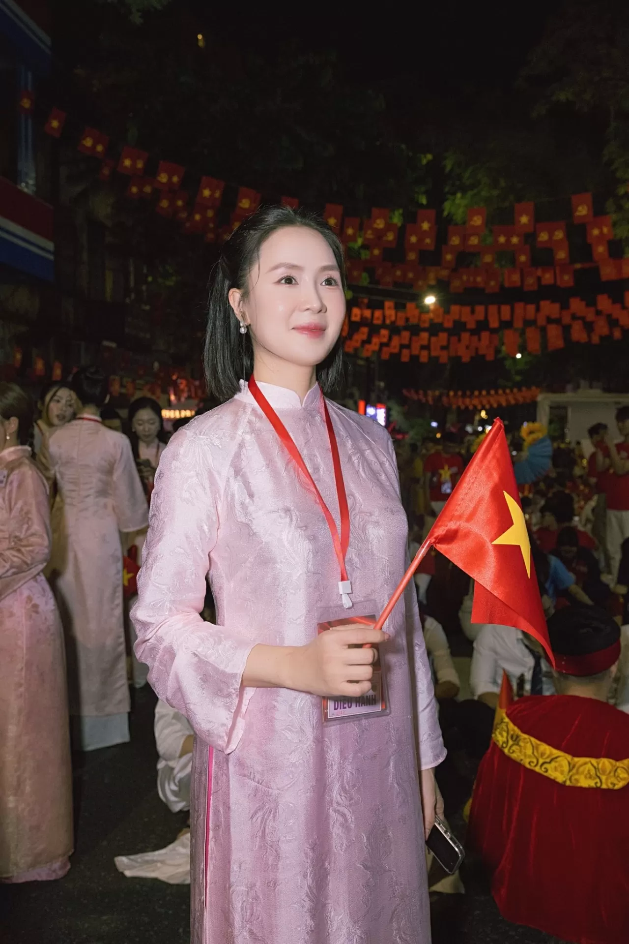 Hồng Diễm thướt tha áo hồng trước thềm 2/9 Hồng Diễm thướt tha áo hồng trước thềm 2/9