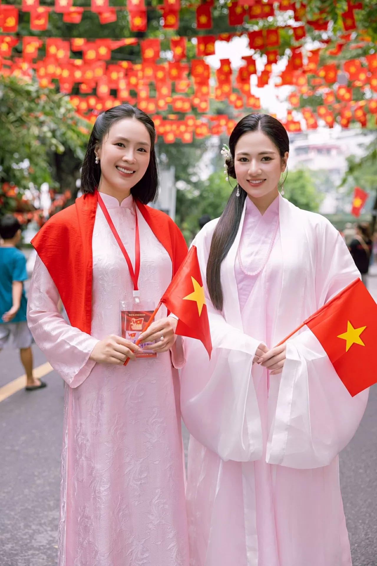 Hồng Diễm thướt tha áo hồng trước thềm 2/9 Hồng Diễm thướt tha áo hồng trước thềm 2/9