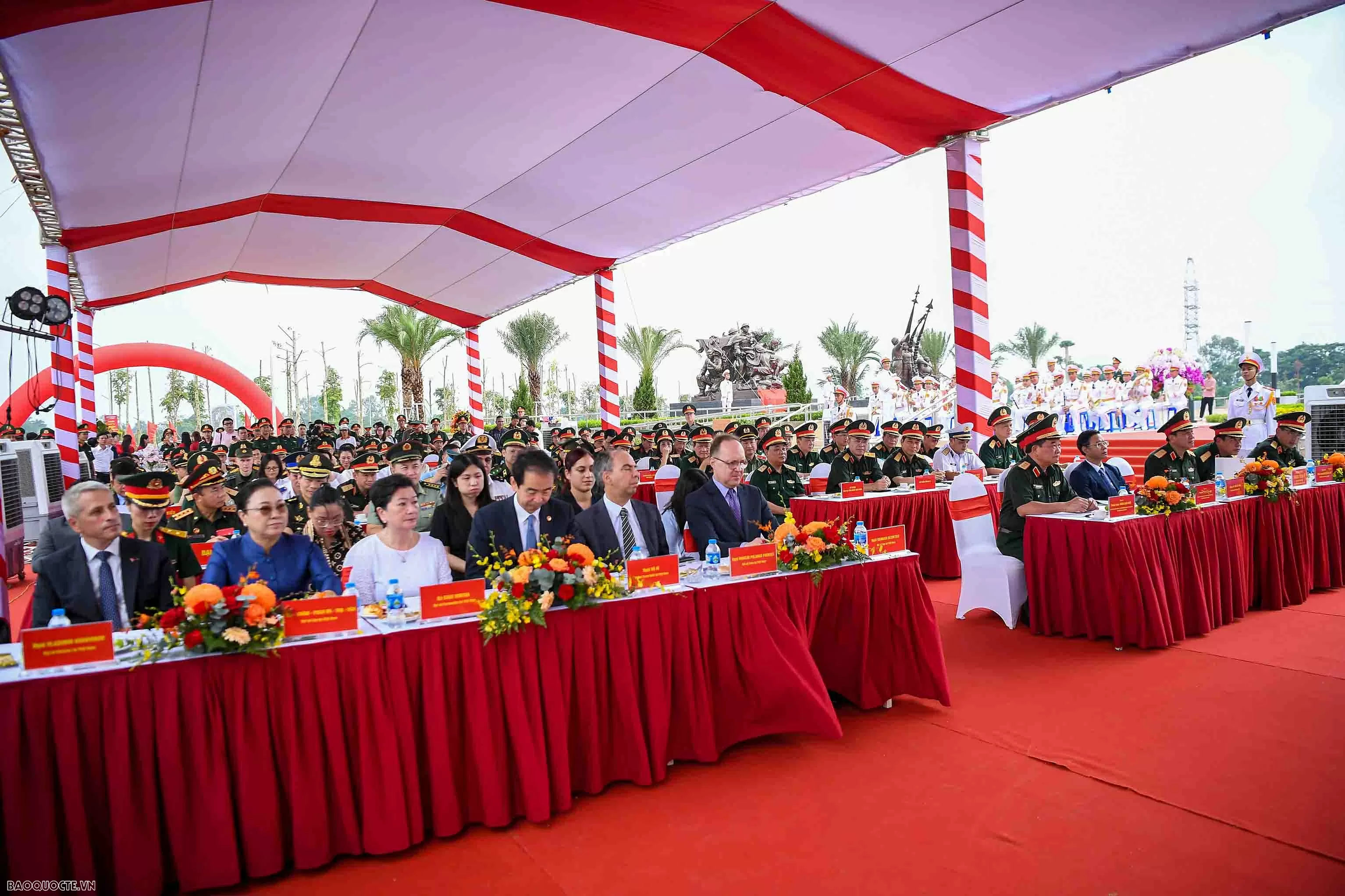 Việt Nam gắn biển tượng tri ân các chuyên gia quân sự Liên Xô, Cuba