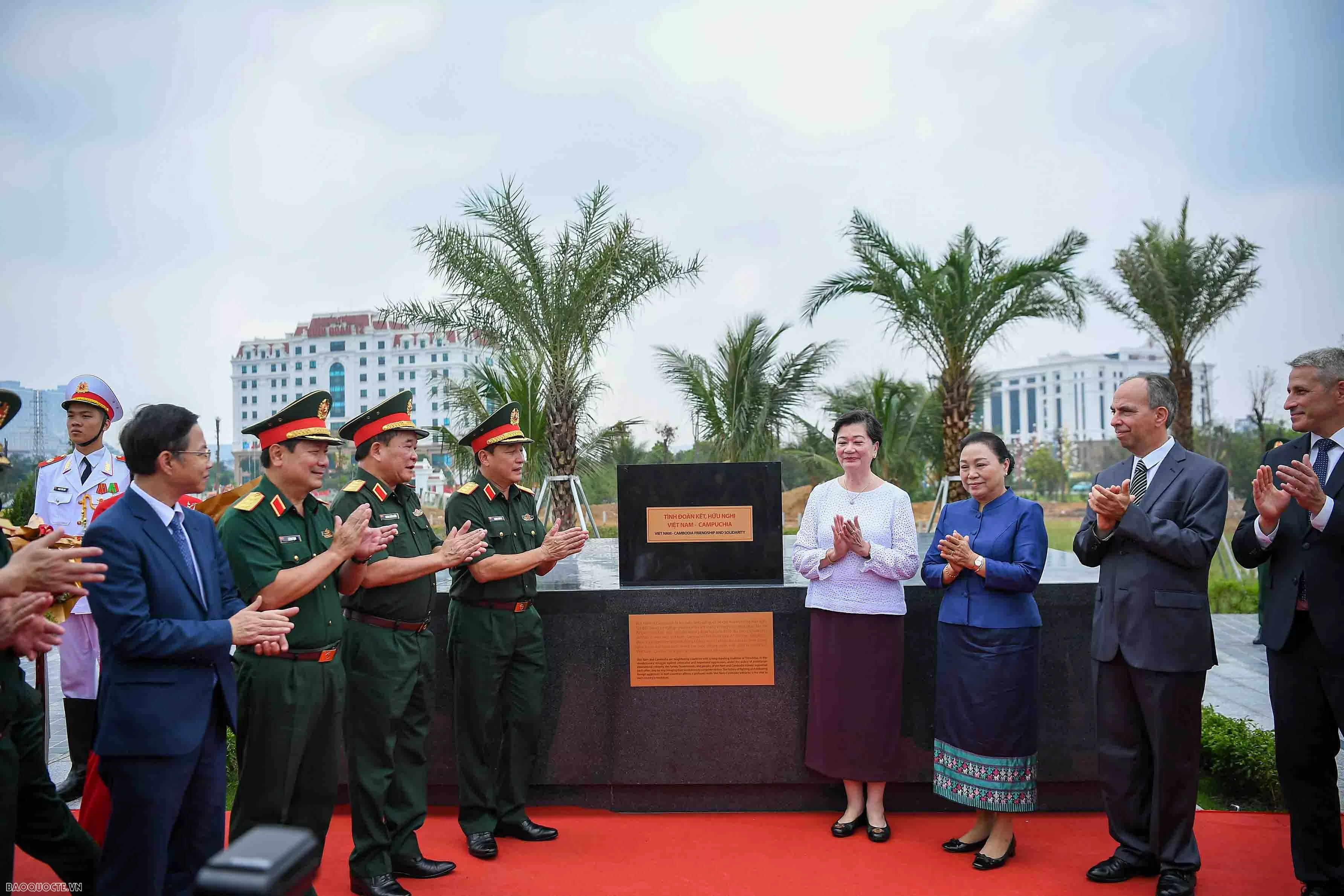 Việt Nam gắn biển tượng tri ân các chuyên gia quân sự Liên Xô, Cuba