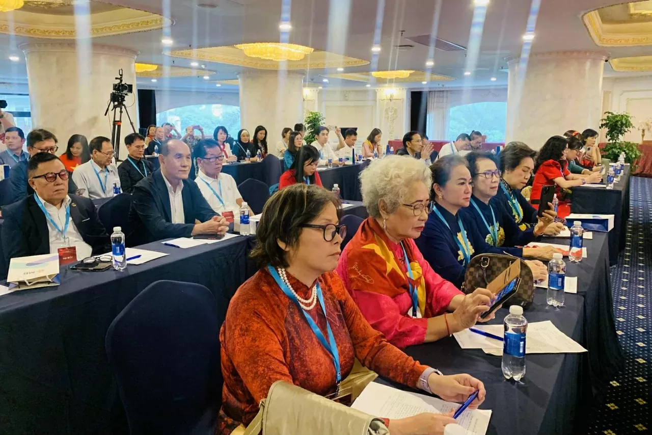 Trang bị kiến thức và kỹ năng cho lãnh đạo hội đoàn người Việt Nam ở nước ngoài Trang bị kiến thức và kỹ năng cho lãnh đạo hội đoàn người Việt Nam ở nước ngoài