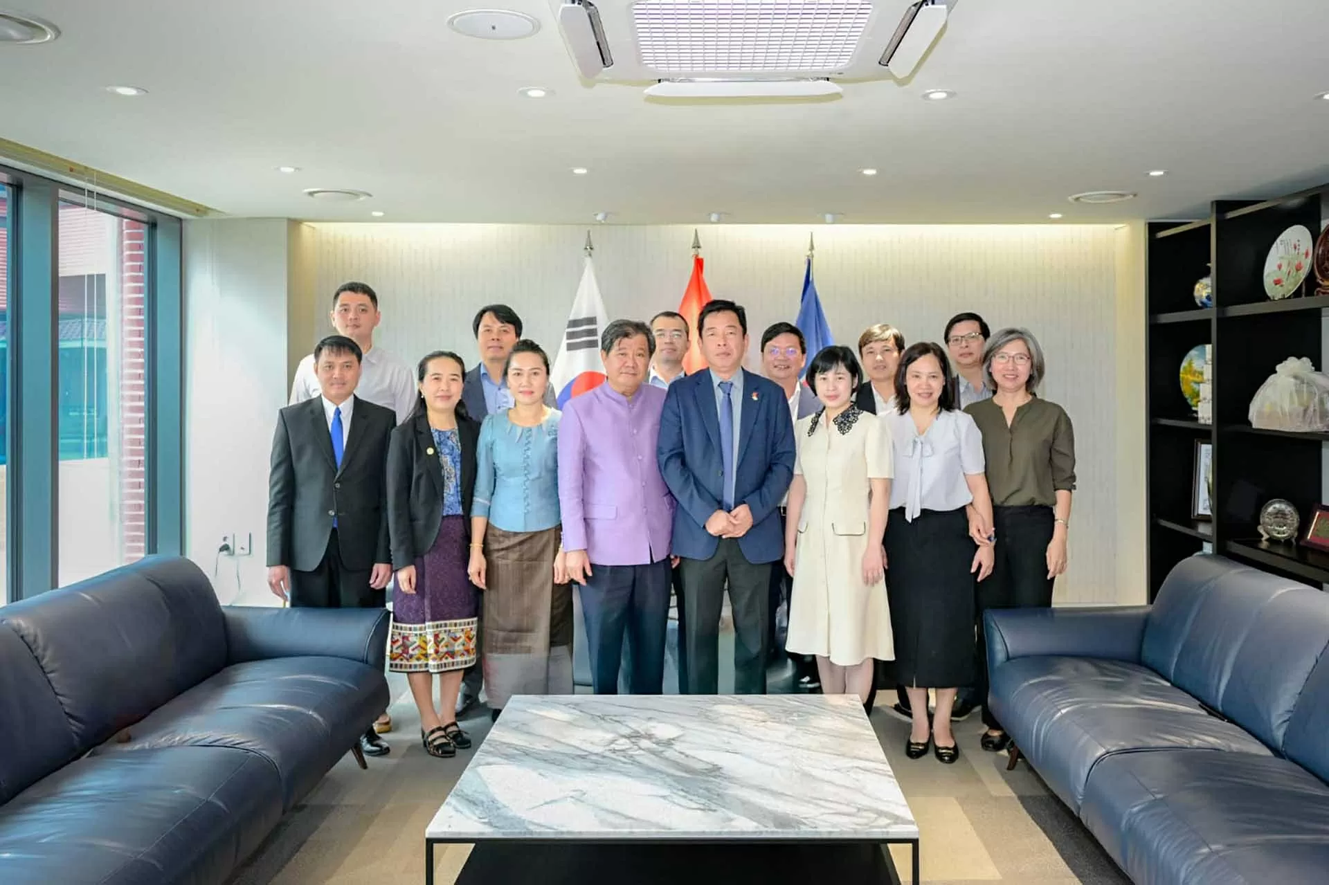 Đại sứ quán Lào tại Hàn Quốc chúc mừng 80 năm Quốc khánh Việt Nam Đại sứ quán Lào tại Hàn Quốc chúc mừng 80 năm Quốc khánh Việt Nam