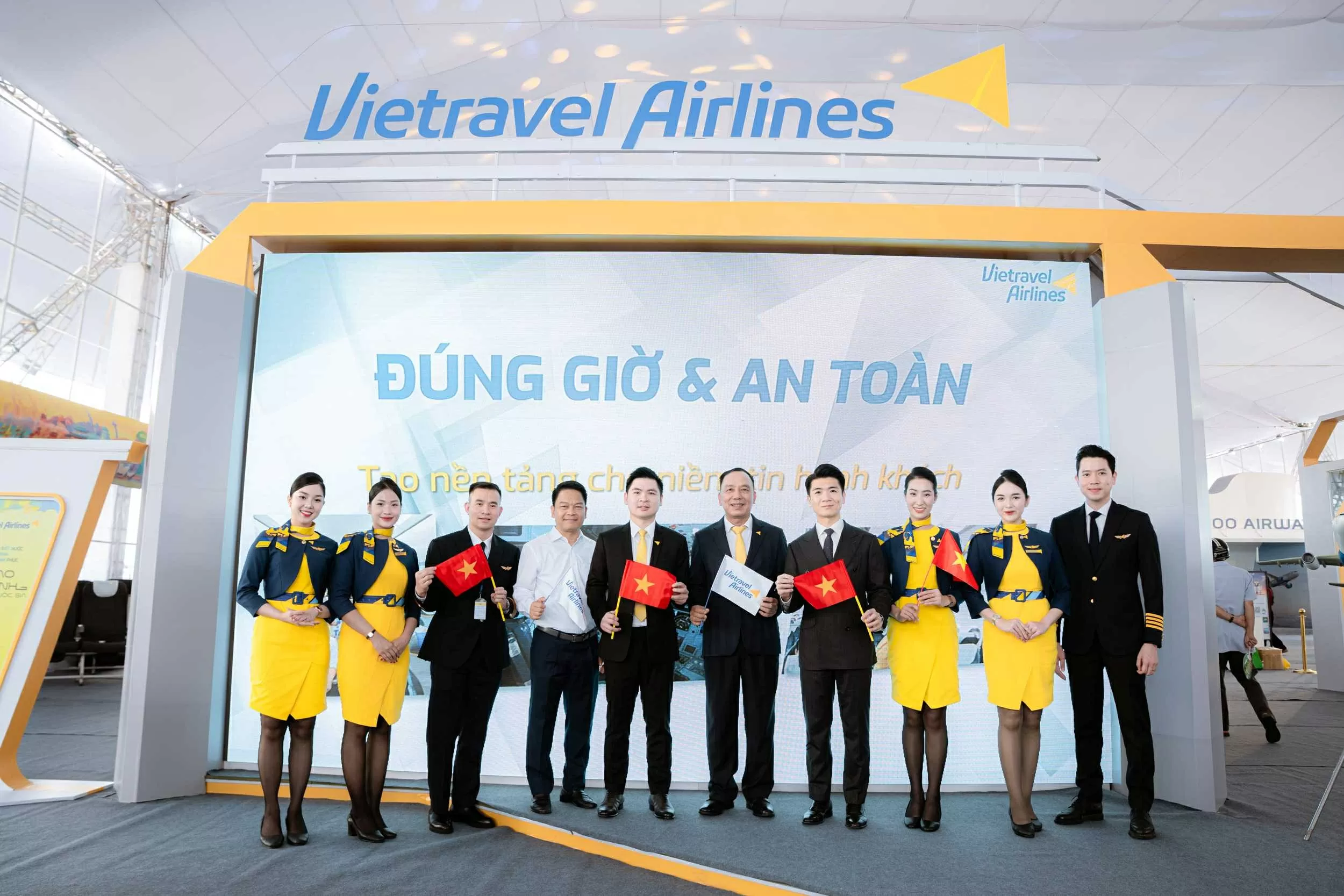 Dấu ấn Vietravel Airlines tại Triển lãm thành tựu đất nước: Khẳng định khát vọng cất cánh từ vùng trời quốc gia Dấu ấn Vietravel Airlines tại Triển lãm thành tựu đất nước: Khẳng định khát vọng cất cánh từ vùng trời quốc gia
