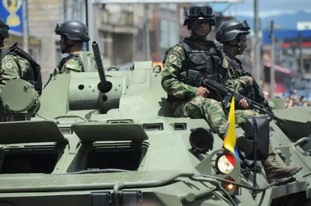 Tổng thống Colombia hạ lệnh đưa 25.000 quân đến biên giới với Venezuela