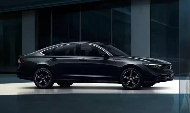 Điểm nâng cấp đáng chú ý nhất trên Honda Accord 2025 chính là việc bổ sung hệ thống cảnh báo điểm mù (Blind Spot Information – BSI).