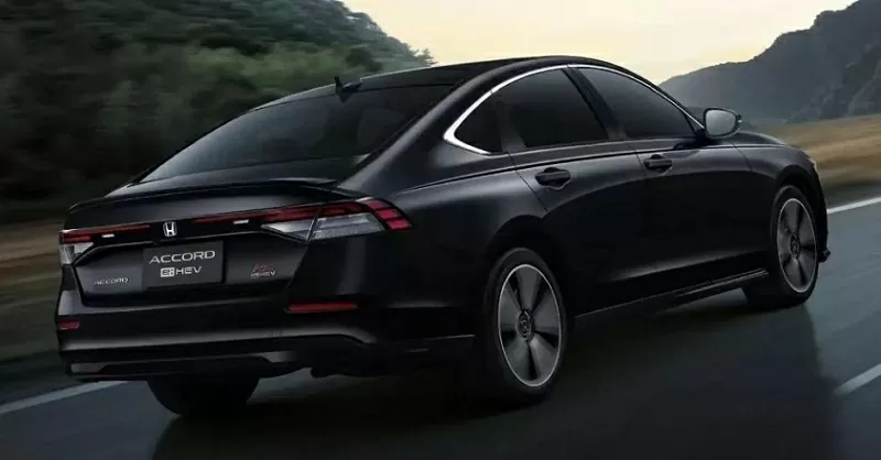  Honda Accord 2025 được tinh chỉnh một số chi tiết ngoại thất nhằm tăng tính hiện đại và đồng bộ trong thiết kế.