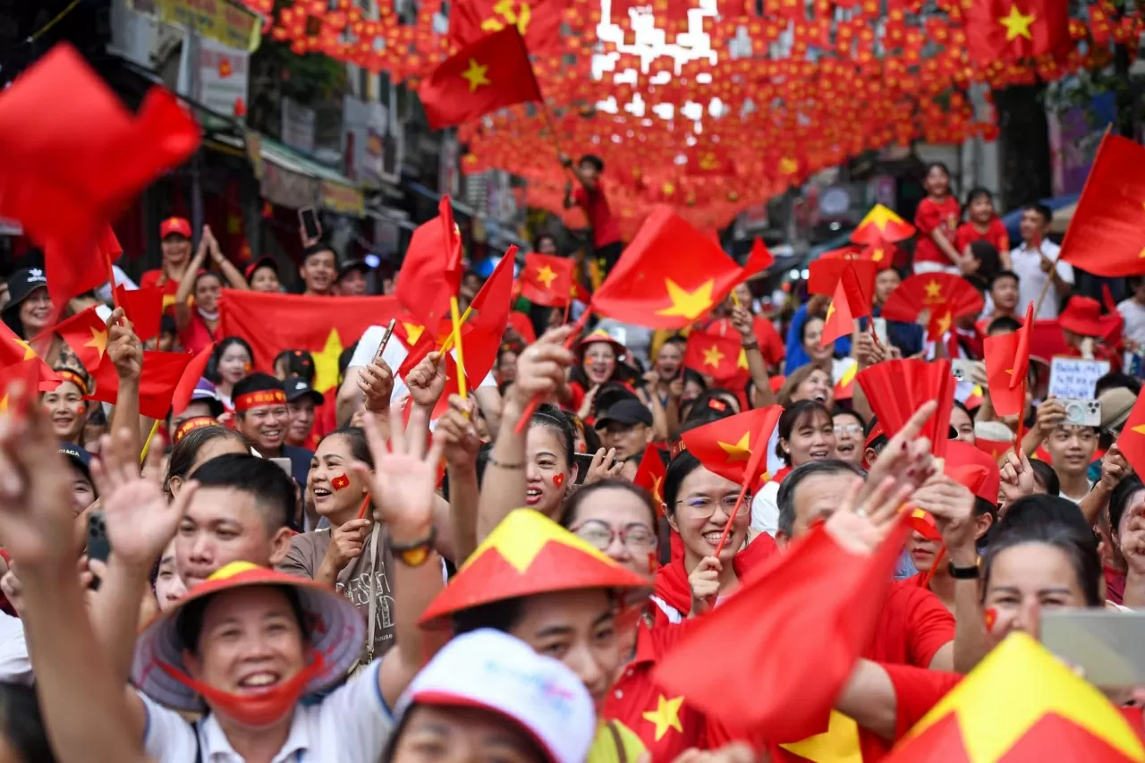 Chính phủ đầu tiên và thông điệp hòa bình, hữu nghị