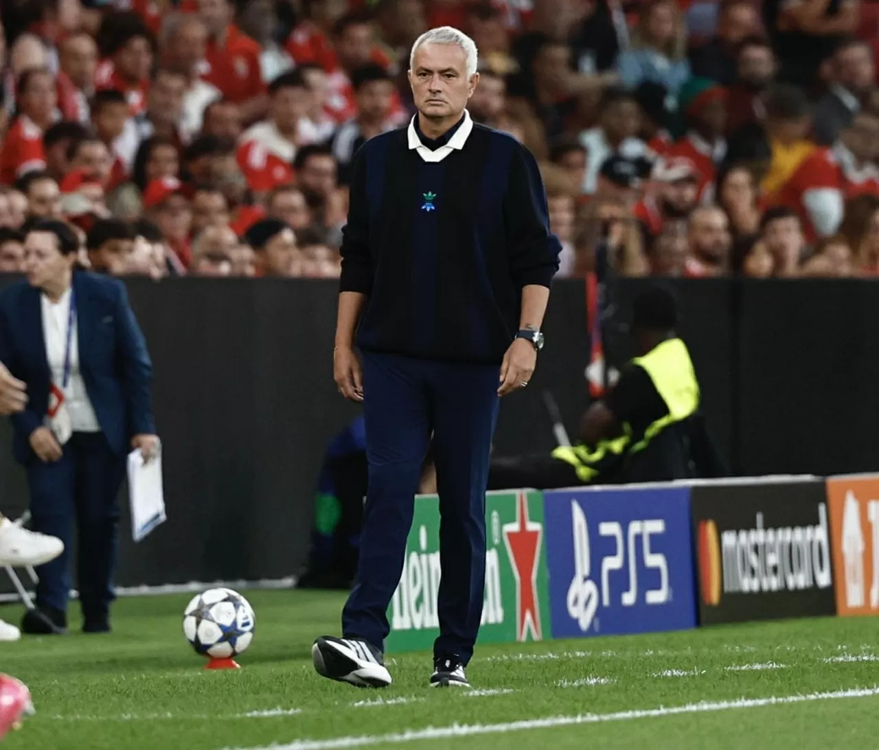 CHÍNH THỨC: HLV Mourinho bị sa thải sau Solskjær