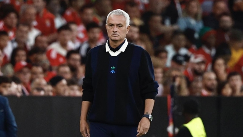 CHÍNH THỨC: HLV Mourinho bị sa thải sau Solskjær