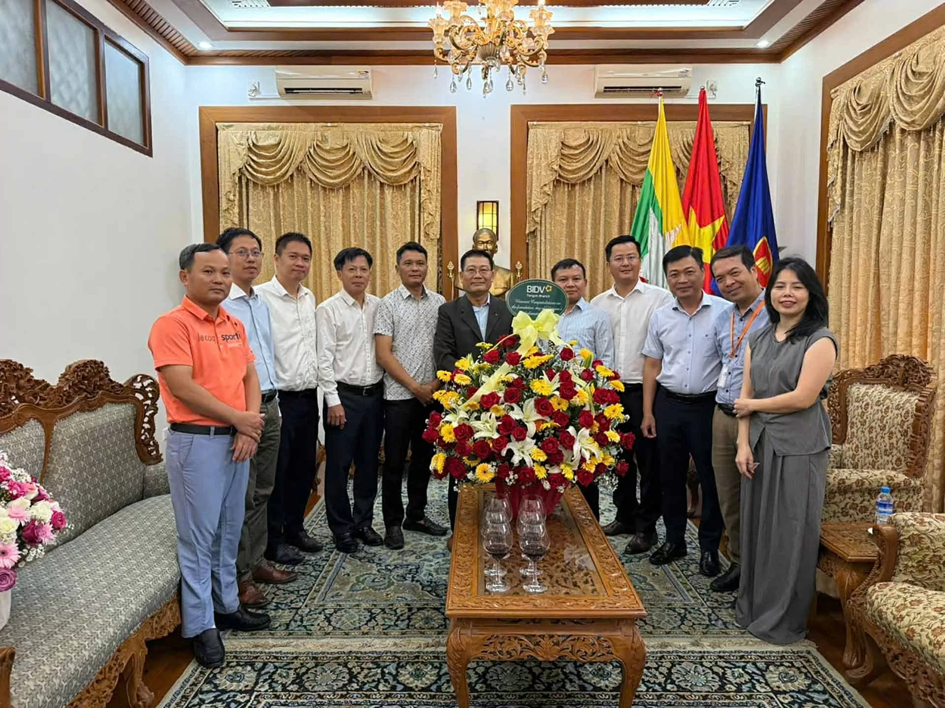 Đại sứ quán Lào tại Myanmar chúc mừng 80 năm Quốc khánh Việt Nam Đại sứ quán Lào tại Myanmar chúc mừng 80 năm Quốc khánh Việt Nam