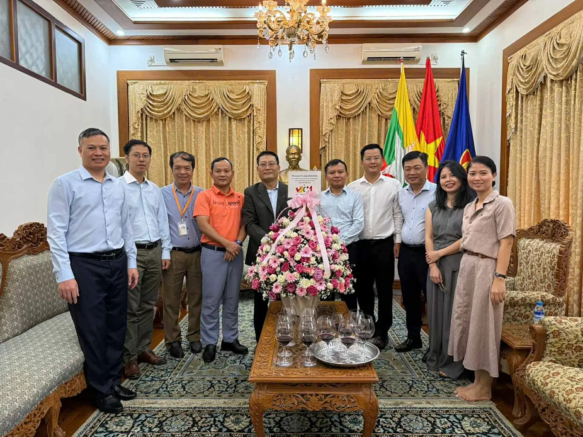 Đại sứ quán Lào tại Myanmar chúc mừng 80 năm Quốc khánh Việt Nam Đại sứ quán Lào tại Myanmar chúc mừng 80 năm Quốc khánh Việt Nam