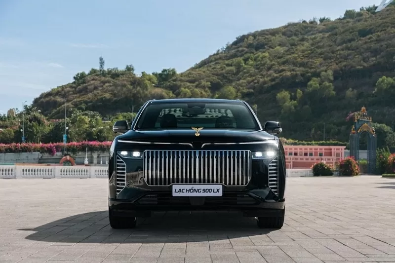 Lạc Hồng 900 LX là phiên bản đặc biệt, được chế tác riêng nhằm phục vụ hoạt động đón tiếp nguyên thủ quốc tế trong Đại lễ kỷ niệm 80 năm Quốc khánh 2/9. Lạc Hồng 900 LX là phiên bản đặc biệt, được chế tác riêng nhằm phục vụ hoạt động đón tiếp nguyên thủ quốc tế trong Đại lễ kỷ niệm 80 năm Quốc khánh 2/9.