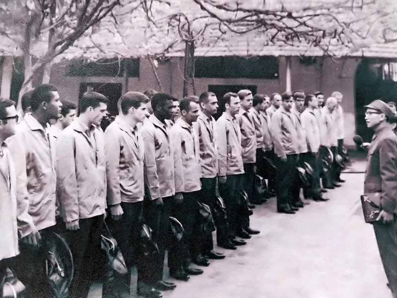 Đại tá Trần Trọng Duyệt đã đi gặp… Thượng nghị sĩ Mỹ John McCain Đại tá Trần Trọng Duyệt đã đi gặp… Thượng nghị sĩ Mỹ John McCain