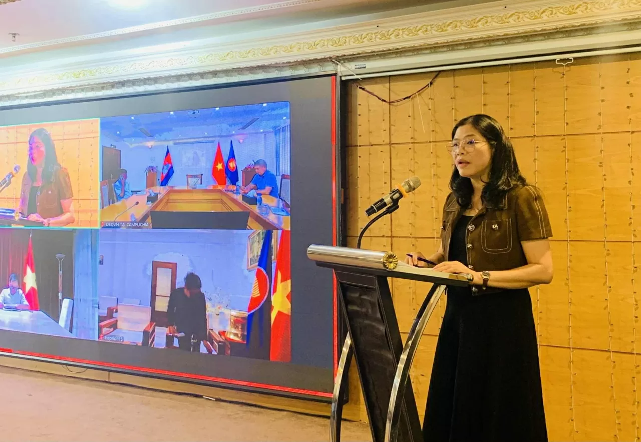 Tuyên truyền, phổ biến pháp luật cho người Việt Nam ở nước ngoài Tuyên truyền, phổ biến pháp luật cho người Việt Nam ở nước ngoài