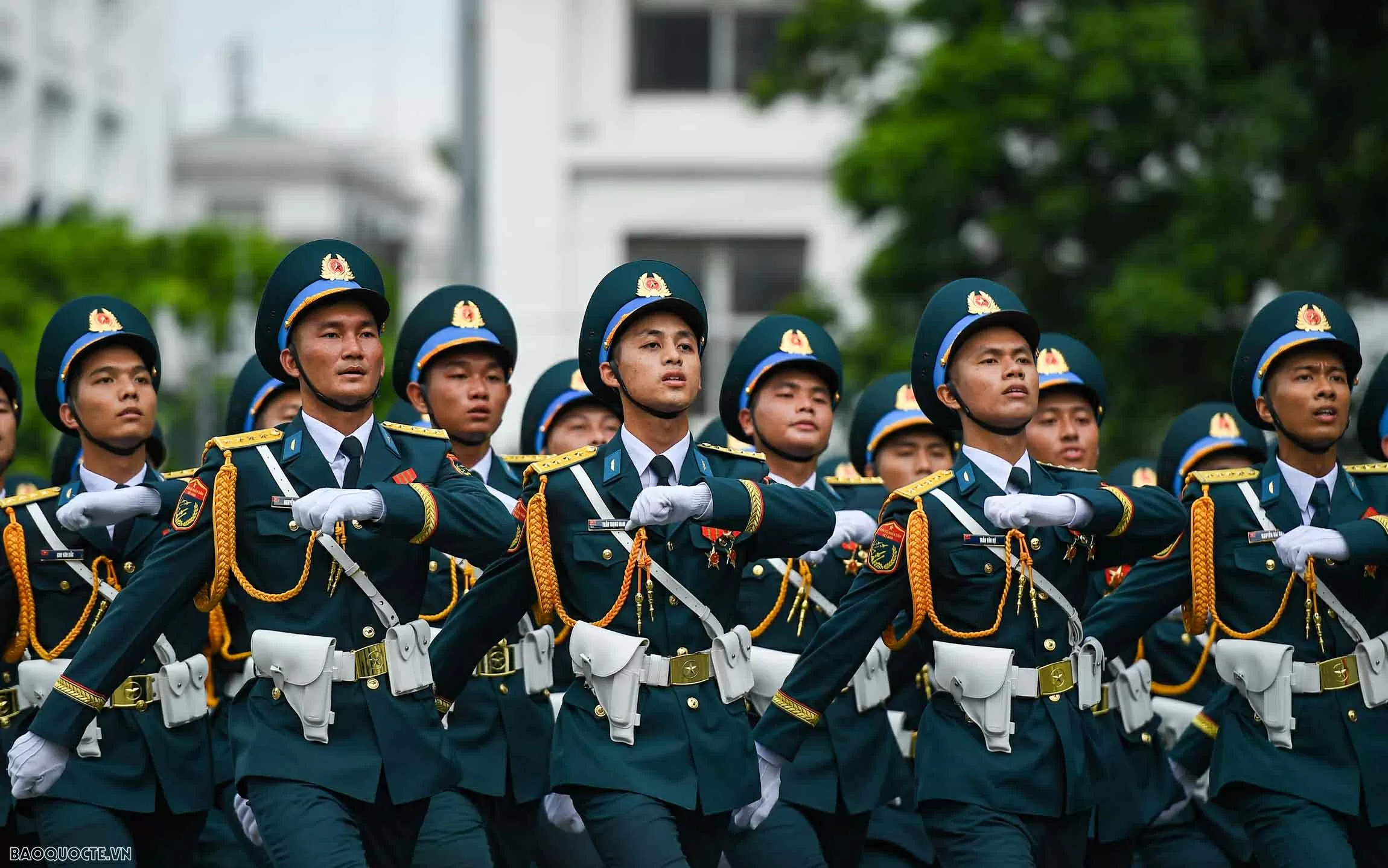 Su 30MK2 thả đạn nhiễu, bay giữa Quảng trường Ba Đình trong tổng duyệt diễu binh