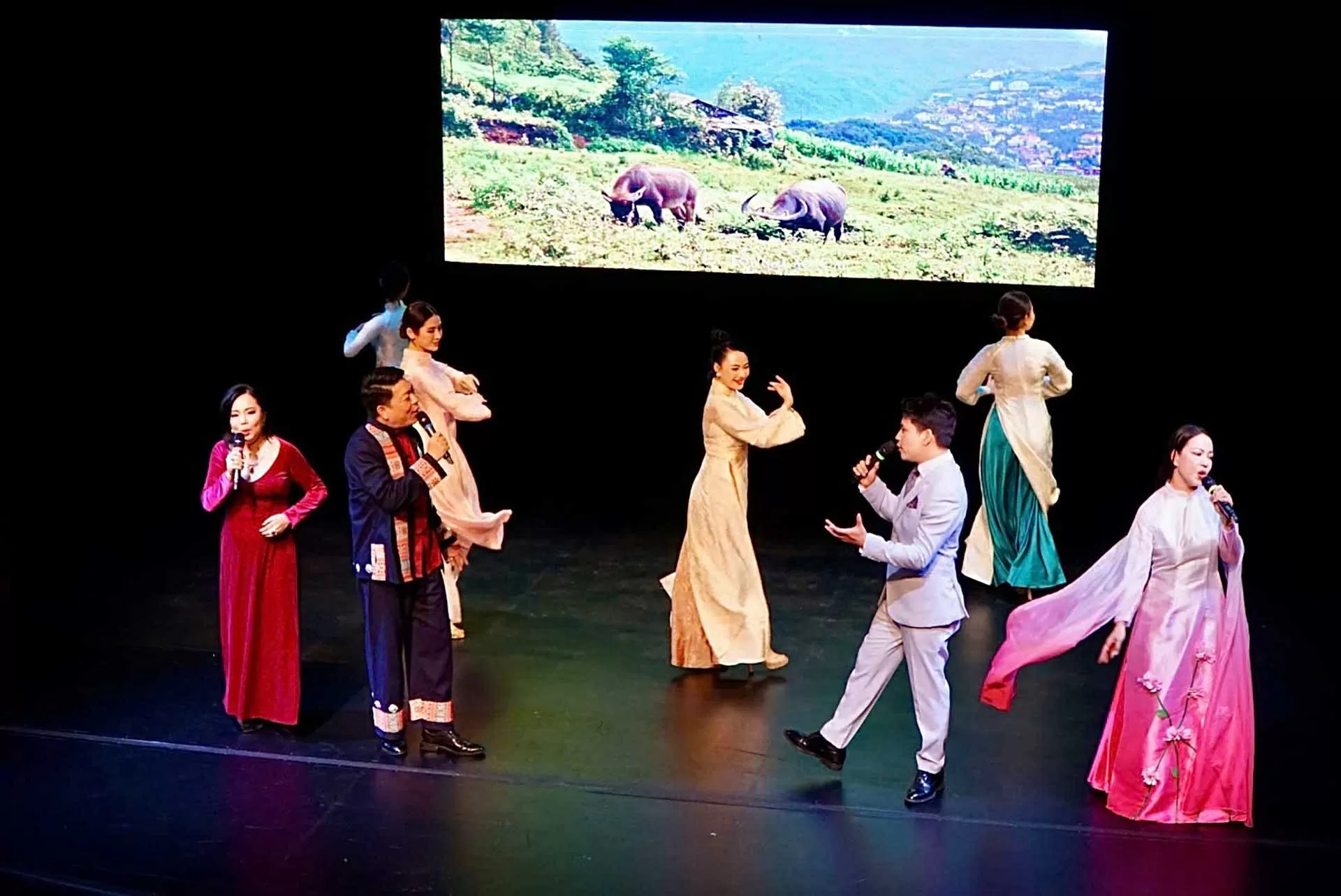 Tổng lãnh sự quán Việt Nam tại Vancouver long trọng tổ chức kỷ niệm 80 năm Quốc khánh 2/9