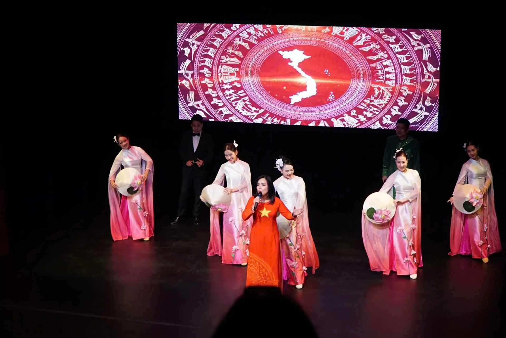 Tổng lãnh sự quán Việt Nam tại Vancouver long trọng tổ chức kỷ niệm 80 năm Quốc khánh 2/9