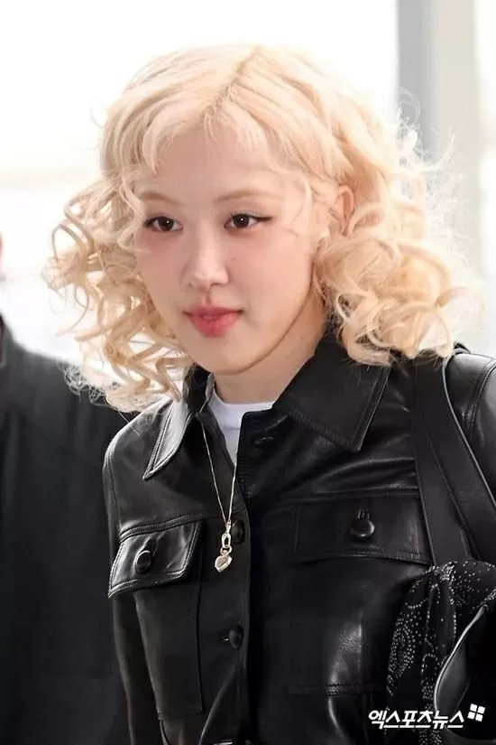 Rosé của BLACKPINK dẫn đầu bảng xếp hạng YouTuber nổi tiếng với thu nhập 82 triệu USD/năm Rosé của BLACKPINK dẫn đầu bảng xếp hạng YouTuber nổi tiếng với thu nhập 82 triệu USD/năm