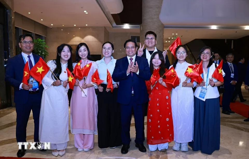 Thủ tướng bắt đầu chuyến tham dự Hội nghị thượng đỉnh SCO 2025 tại Trung Quốc