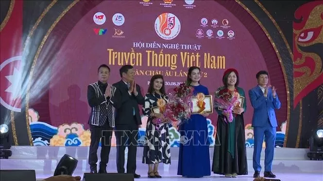 Nghệ thuật Việt Nam toả sáng giữa lòng nước Czech Nghệ thuật Việt Nam toả sáng giữa lòng nước Czech