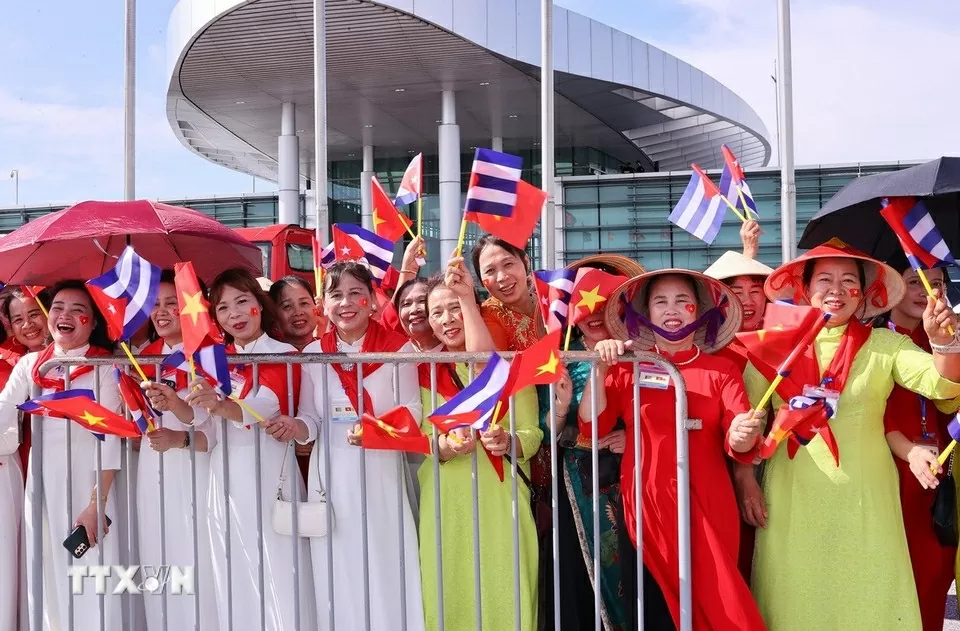 Bí thư Thứ nhất, Chủ tịch nước Cuba bắt đầu thăm cấp Nhà nước tới Việt Nam Bí thư Thứ nhất, Chủ tịch nước Cuba bắt đầu thăm cấp Nhà nước tới Việt Nam