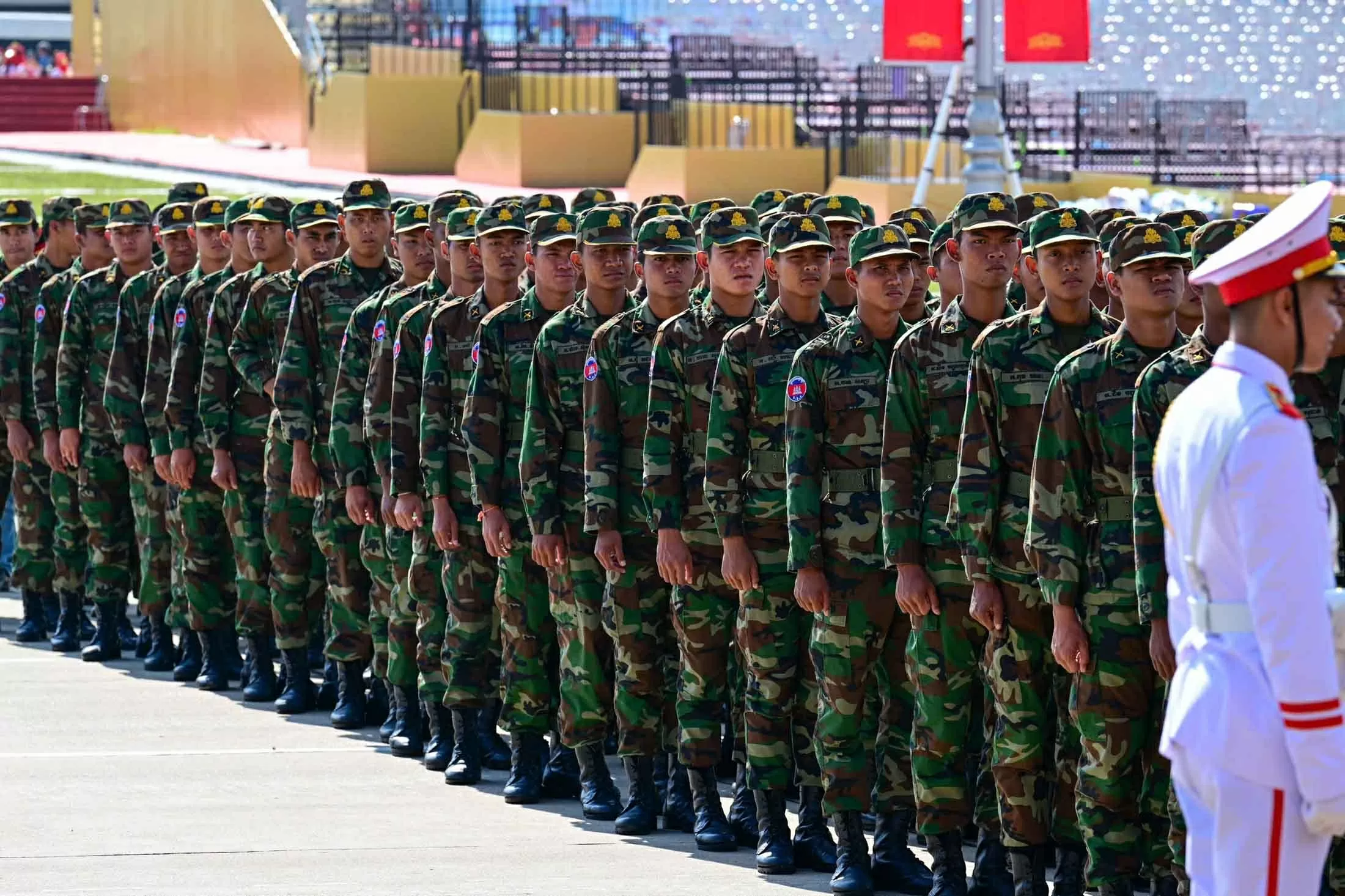 Quân nhân Nga, Lào và Campuchia vào Lăng viếng Chủ tịch Hồ Chí Minh