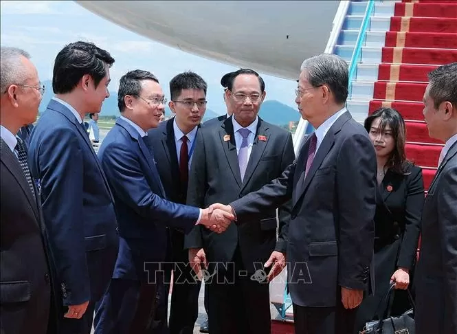 Ủy viên trưởng Nhân đại toàn quốc Trung Quốc Triệu Lạc Tế đến Hà Nội, bắt đầu thăm chính thức Việt Nam