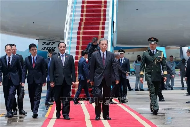 Ủy viên trưởng Nhân đại toàn quốc Trung Quốc Triệu Lạc Tế đến Hà Nội, bắt đầu thăm chính thức Việt Nam Ủy viên trưởng Nhân đại toàn quốc Trung Quốc Triệu Lạc Tế đến Hà Nội, bắt đầu thăm chính thức Việt Nam