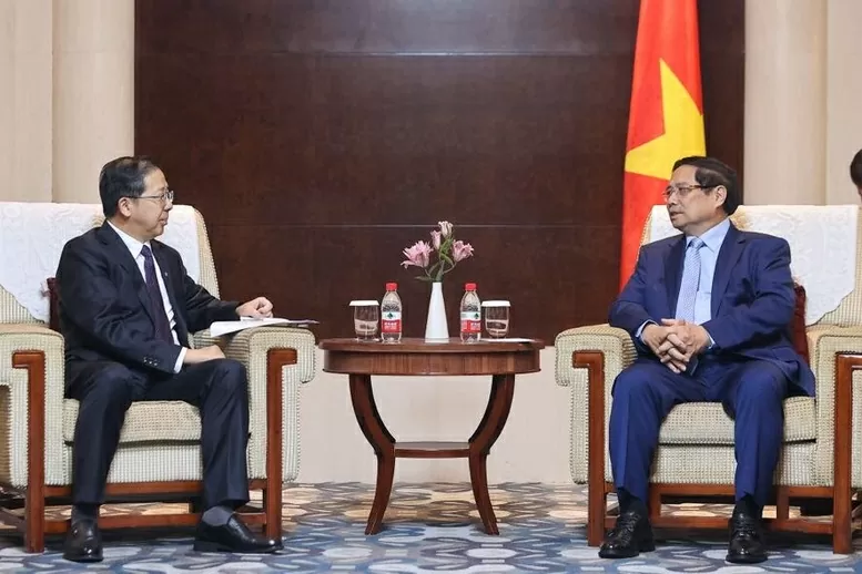 Thủ tướng đề nghị Tập đoàn Hoa Điện tiếp tục mở rộng đầu tư hiệu quả tại Việt Nam, nhất là điện sạch, điện gió, điện mặt trời, hydrogen; tăng cường chuyển giao công nghệ, trao đổi kinh nghiệm quản trị, đào tạo nhân lực, hợp tác với các đối tác Việt Nam - Ảnh: VGP/Nhật Bắc Thủ tướng đề nghị Tập đoàn Hoa Điện tiếp tục mở rộng đầu tư hiệu quả tại Việt Nam, nhất là điện sạch, điện gió, điện mặt trời, hydrogen; tăng cường chuyển giao công nghệ, trao đổi kinh nghiệm quản trị, đào tạo nhân lực, hợp tác với các đối tác Việt Nam -
