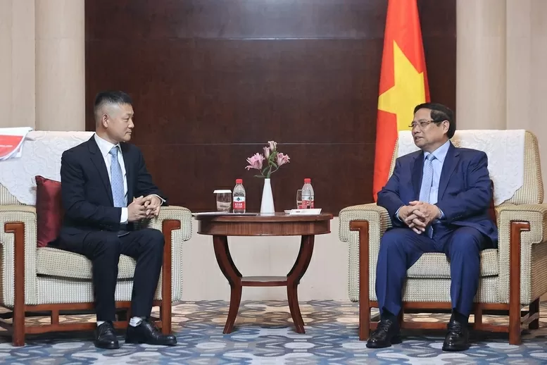 Thủ tướng đề nghị Yadea mở rộng đầu tư trong lĩnh vực xe điện tại Việt Nam theo hướng chuyển giao công nghệ, tỷ lệ nội địa hóa cao hơn, sử dụng nhiều lao động Việt Nam; tham gia chuyển đổi giao thông xanh tại Việt Nam - Ảnh: VGP/Nhật Bắc