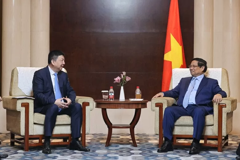 Thủ tướng gợi ý Hoa Thiết tham gia tư vấn, hỗ trợ để hoàn thành dự án đường bộ cao tốc Lạng Sơn - Cao Bằng trong năm nay; tư vấn khai thác, phát huy sông Hồng theo hướng hiệu quả, bền vững hơn; hợp tác tài chính, tham gia phát triển trung tâm tài chính quốc tế tại Việt Nam… - Ảnh:VGP/Nhật Bắc Thủ tướng gợi ý Hoa Thiết tham gia tư vấn, hỗ trợ để hoàn thành dự án đường bộ cao tốc Lạng Sơn - Cao Bằng trong năm nay; tư vấn khai thác, phát huy sông Hồng theo hướng hiệu quả, bền vững hơn; hợp tác tài chính, tham gia phát triển trung tâm tài chính qu