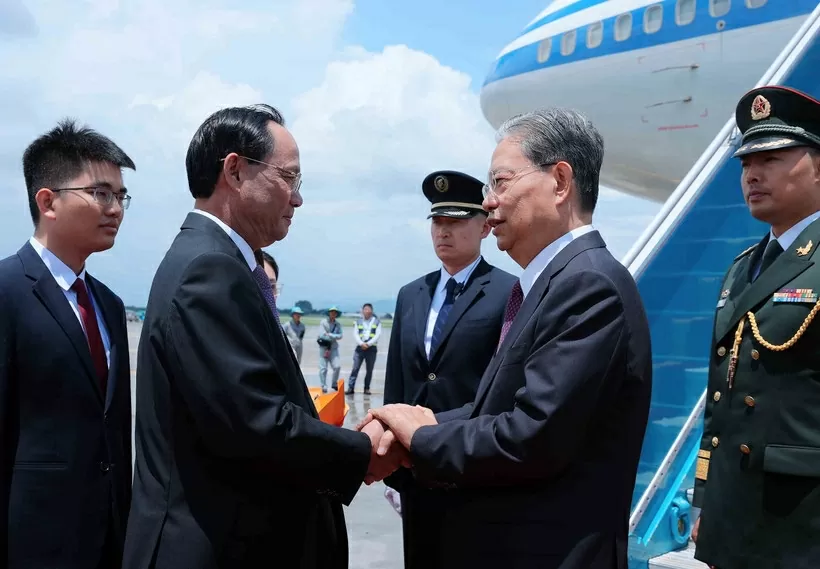 Ủy viên trưởng Nhân đại toàn quốc Trung Quốc Triệu Lạc Tế đến Hà Nội, bắt đầu thăm chính thức Việt Nam