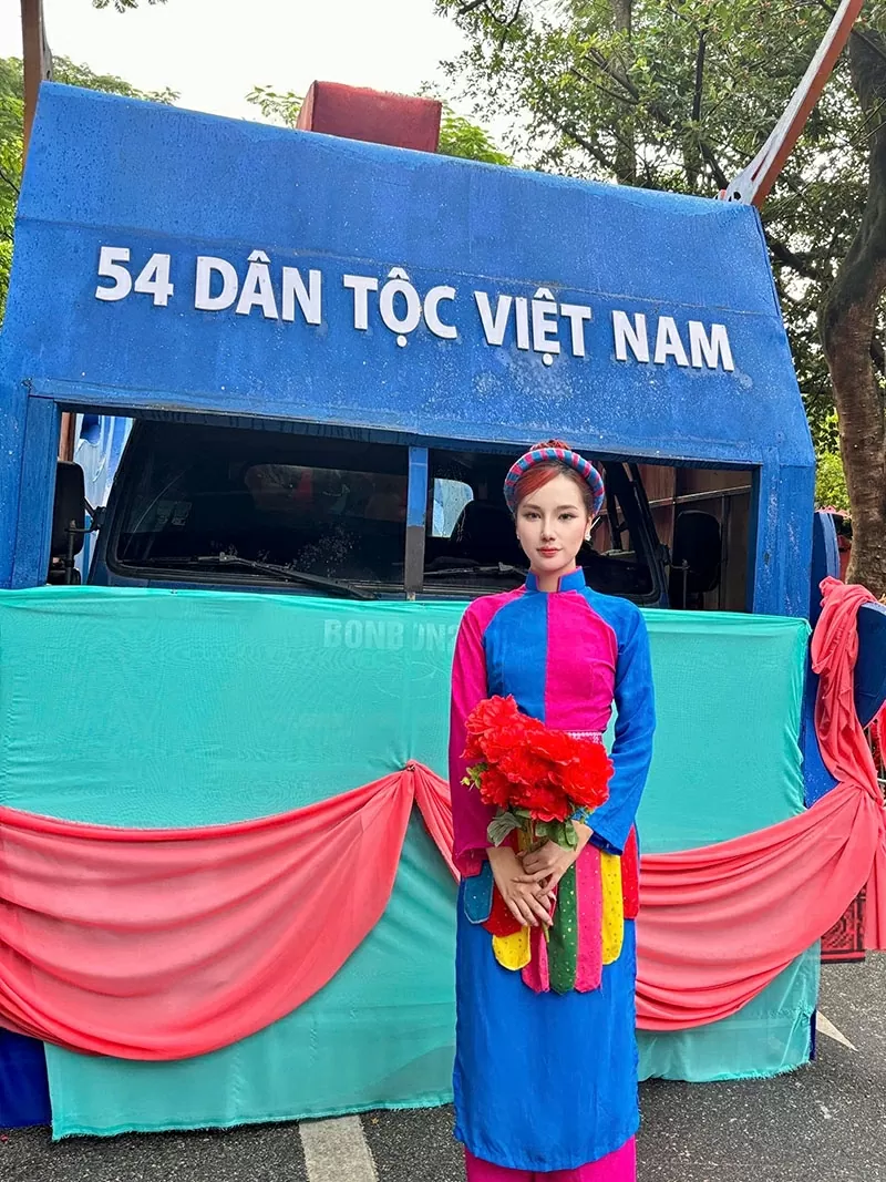 Á hậu Du lịch thế giới 2022 Hương Ly rạng rỡ trong bộ Áo dài dân tộc Cao Lan nhân ngày Quốc khánh 2/9 Á hậu Du lịch thế giới 2022 Hương Ly rạng rỡ trong bộ Áo dài dân tộc Cao Lan nhân ngày Quốc khánh 2/9