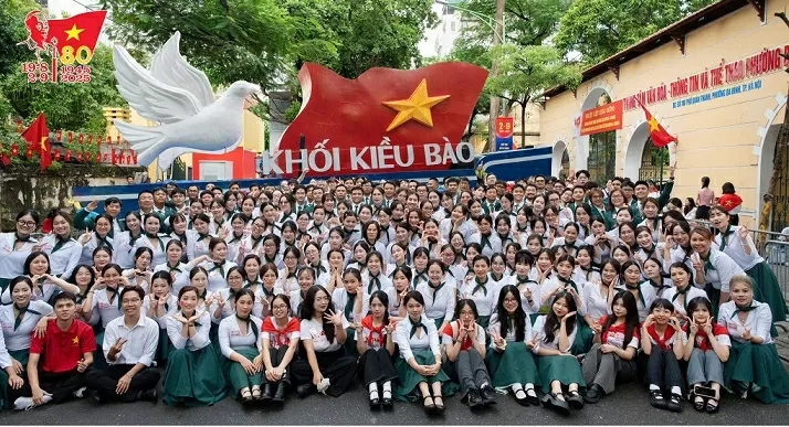 Diễu hành kỷ niệm 80 năm Quốc khánh: Bước chân kiều bào hòa nhịp bước dân tộc Diễu hành kỷ niệm 80 năm Quốc khánh: Bước chân kiều bào hòa nhịp bước dân tộc