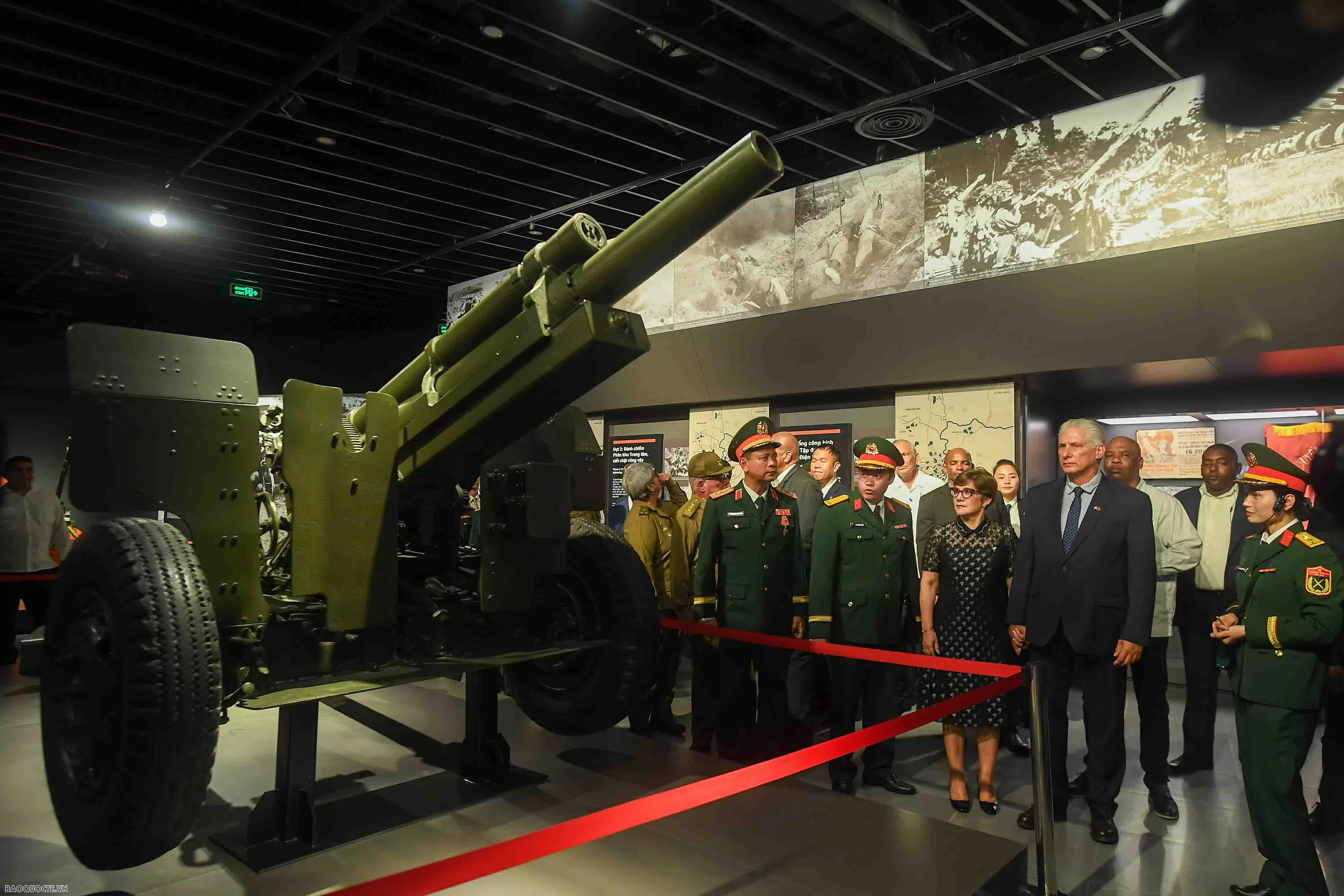 Tổng Bí thư, Chủ tịch nước Cuba thăm Bảo tàng Quân sự Việt Nam, dâng hoa Tượng Chiến sĩ quốc tế Cuba