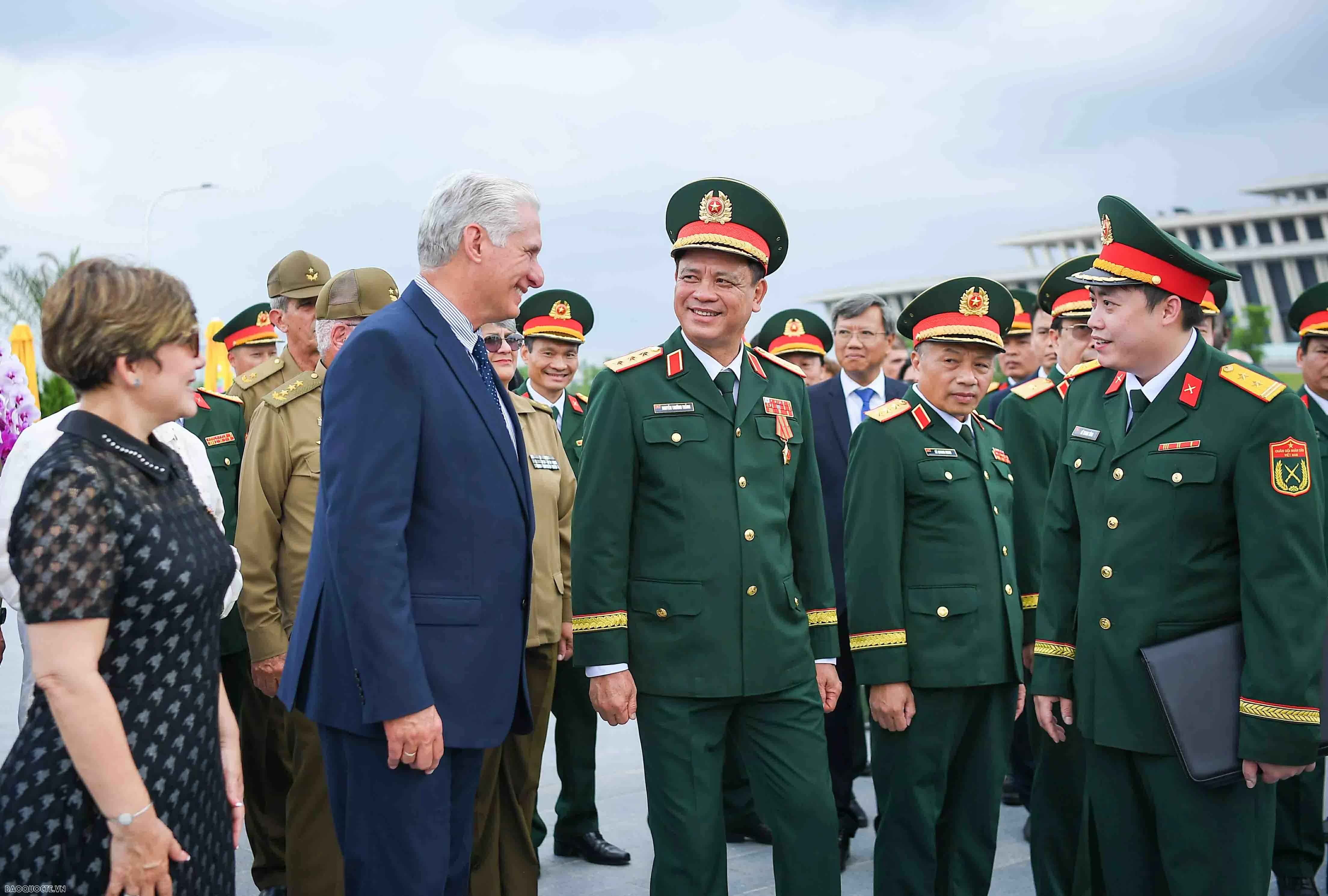 Bí thư thứ nhất, Chủ tịch nước Cuba tham quan Bảo tàng lịch sử quân sự Việt Nam