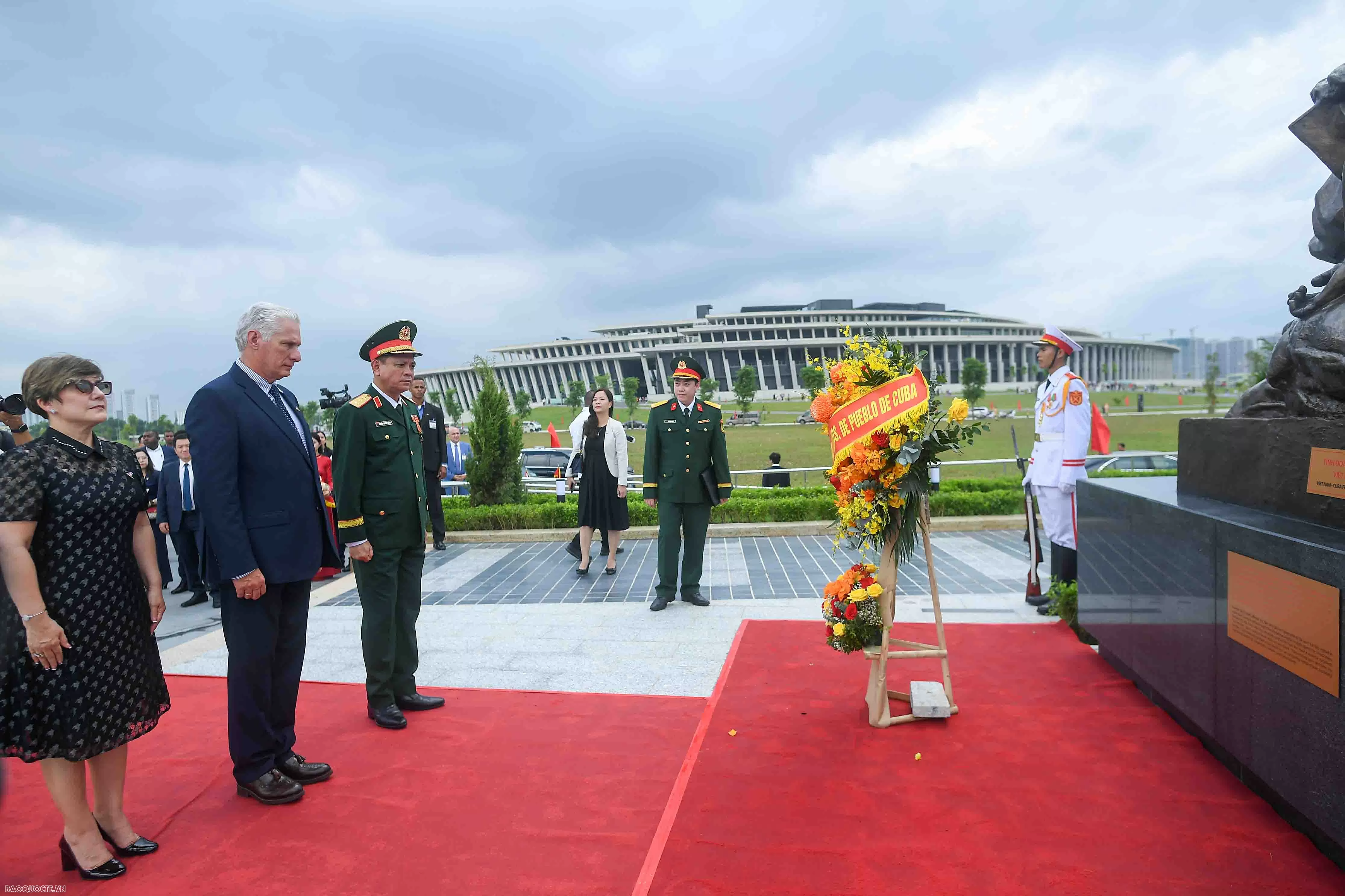 Bí thư thứ nhất, Chủ tịch nước Cuba tham quan Bảo tàng lịch sử quân sự Việt Nam
