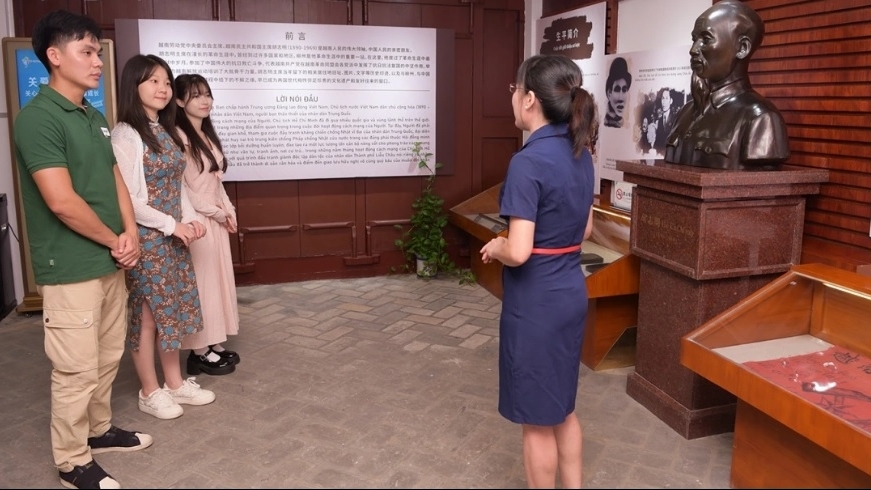 nha o cu cua ho chi minh dia chi do trong hanh trinh tim hieu ve tinh huu nghi viet trung