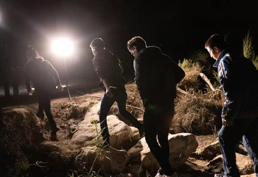 Thẩm phán khẩn cấp ngăn chặn lệnh trục xuất trẻ em di cư, Nhà Trắng hoãn hành động Thẩm phán khẩn cấp ngăn chặn lệnh trục xuất trẻ em di cư, Nhà Trắng hoãn hành động