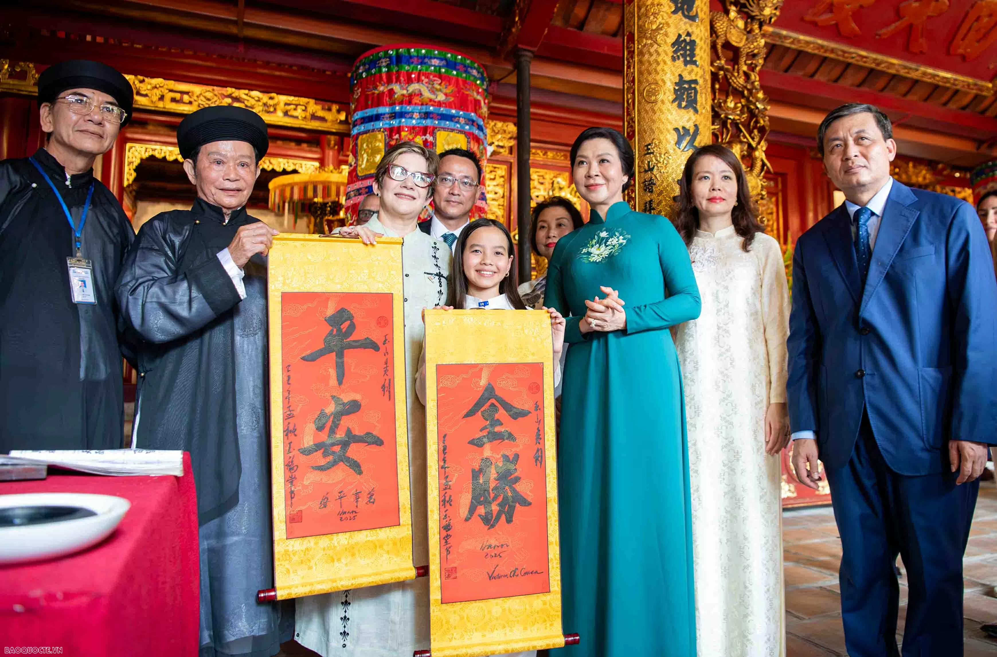 Phu nhân Tổng Bí thư và Phu nhân Bí thư thứ nhất, Chủ tịch nước Cuba xem múa rối nước, tham quan Đền Ngọc Sơn Phu nhân Tổng Bí thư Tô Lâm và Phu nhân Bí thư thứ nhất, Chủ tịch nước Cuba Miguel Díaz-Canel Bermúdez xem múa rối nước, tham quan đền Ngọc Sơn