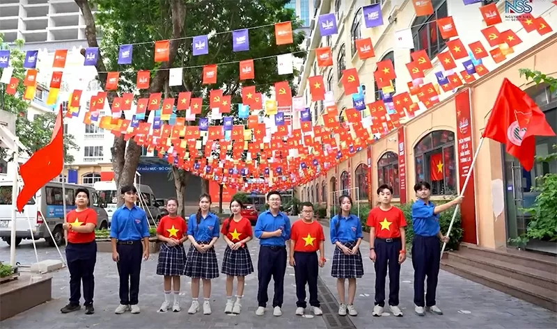 9 ngôn ngữ, một tình yêu: Tuổi trẻ Nguyễn Siêu tri ân Tổ quốc