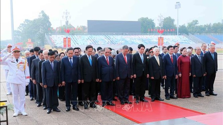 lanh dao dang nha nuoc vao lang vieng chu tich ho chi minh dip 80 nam quoc khanh