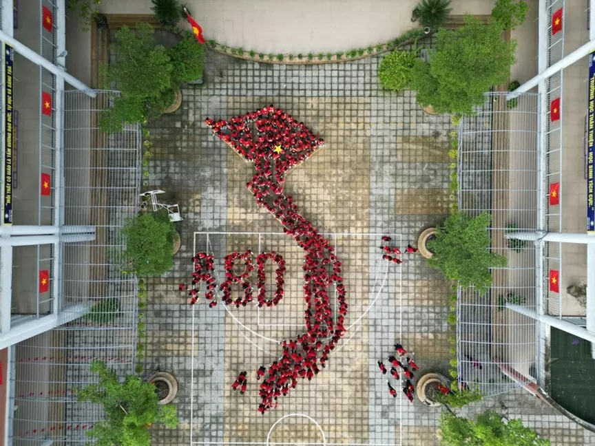 Quốc khánh 2/9: Nhà trường khơi tình yêu quê hương đất nước, lòng biết ơn và trách nhiệm với tương lai dân tộc của thế hệ học sinh Quốc khánh 2/9: Nhà trường khơi tình yêu quê hương đất nước, lòng biết ơn và trách nhiệm với tương lai dân tộc của thế hệ học sinh